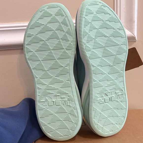 Nike Women's air zoom Bella Sneakers in Teal and White - Picture 4 of 5